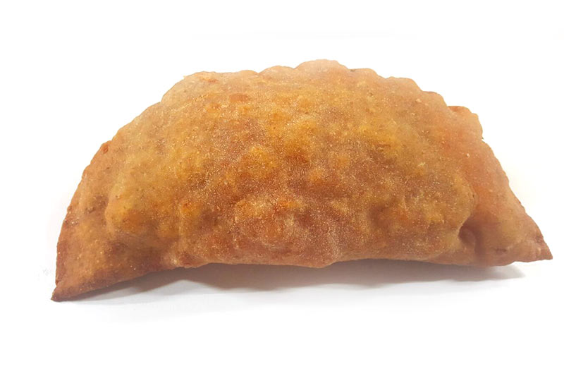 Panzerotto barese fritto, dorato e croccante, di Panzeropoli Bari